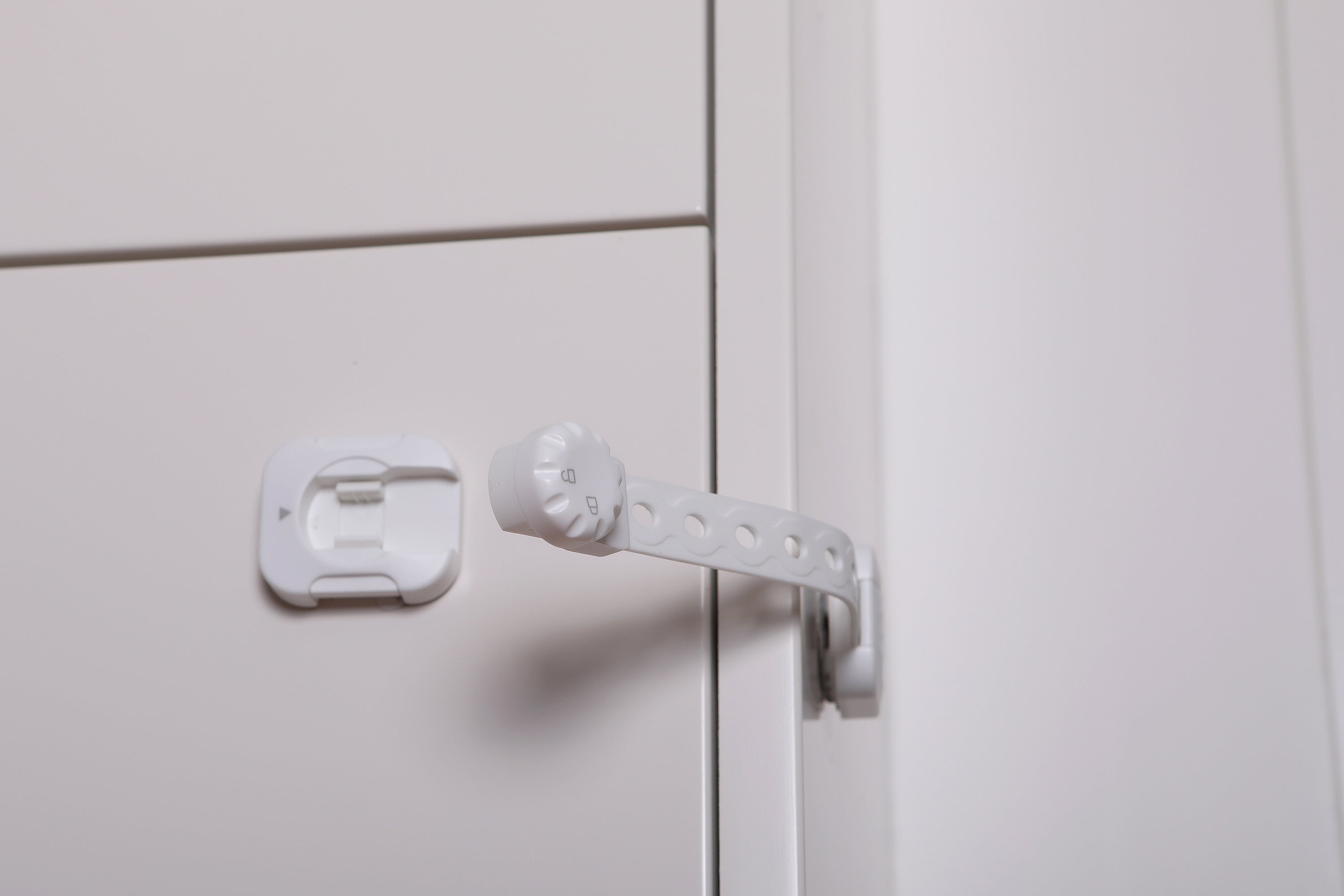 Twist 'N Lock Multi-Purpose Latch 2Pk White