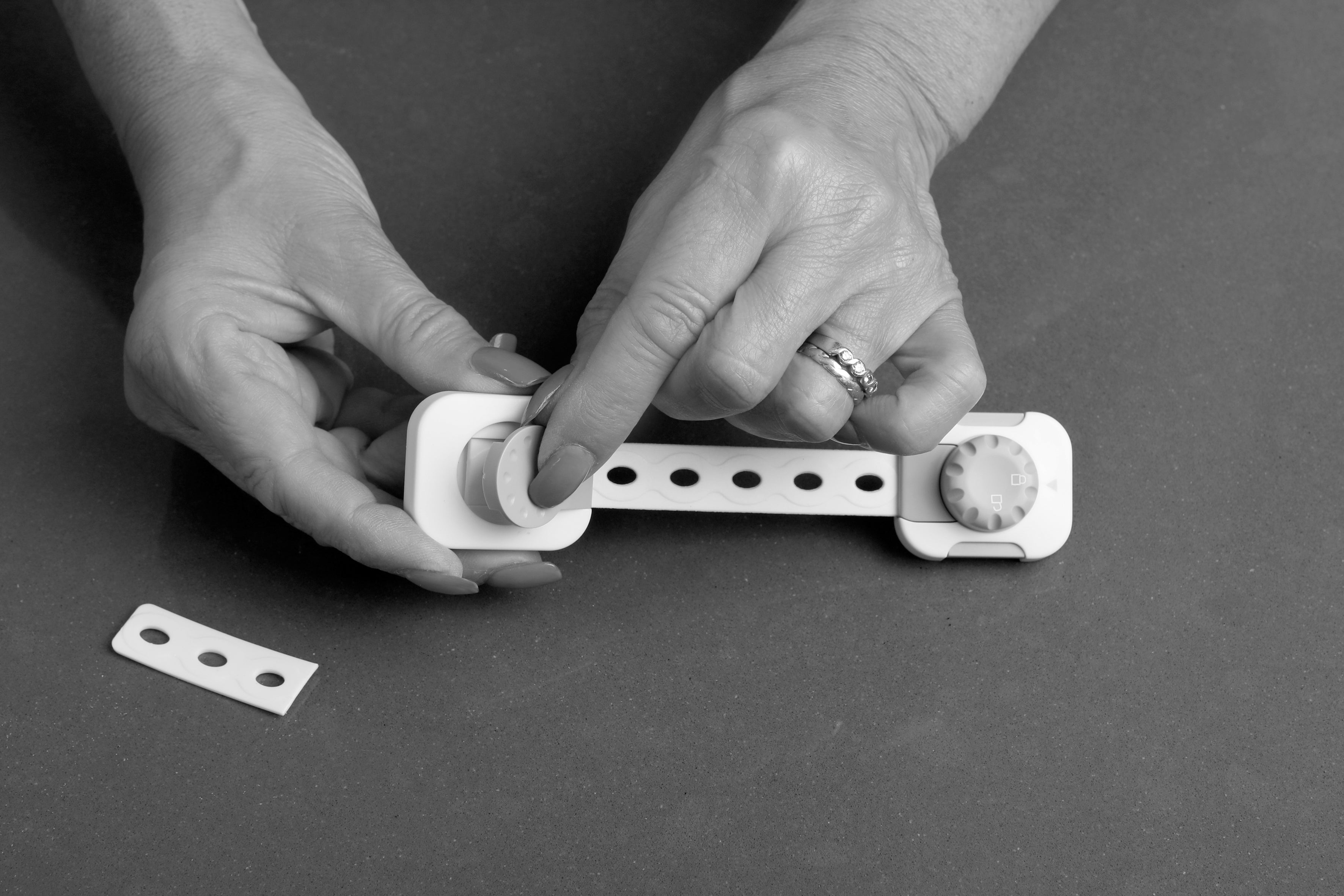 Twist 'N Lock Multi-Purpose Latch 6Pk White