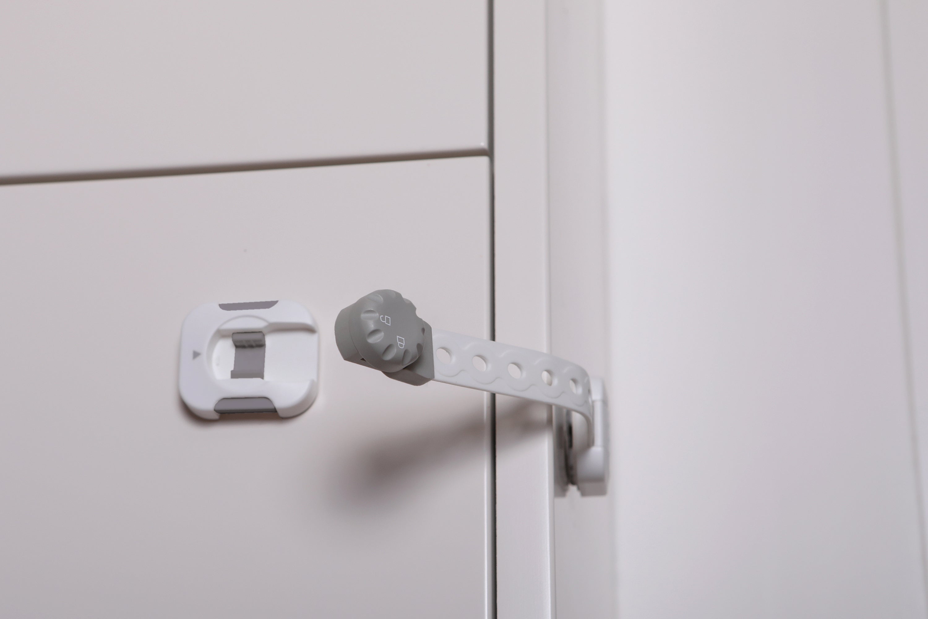 Twist 'N Lock®  Multi-Purpose Adjusta-Latch® - 2 Pack, White / Grey