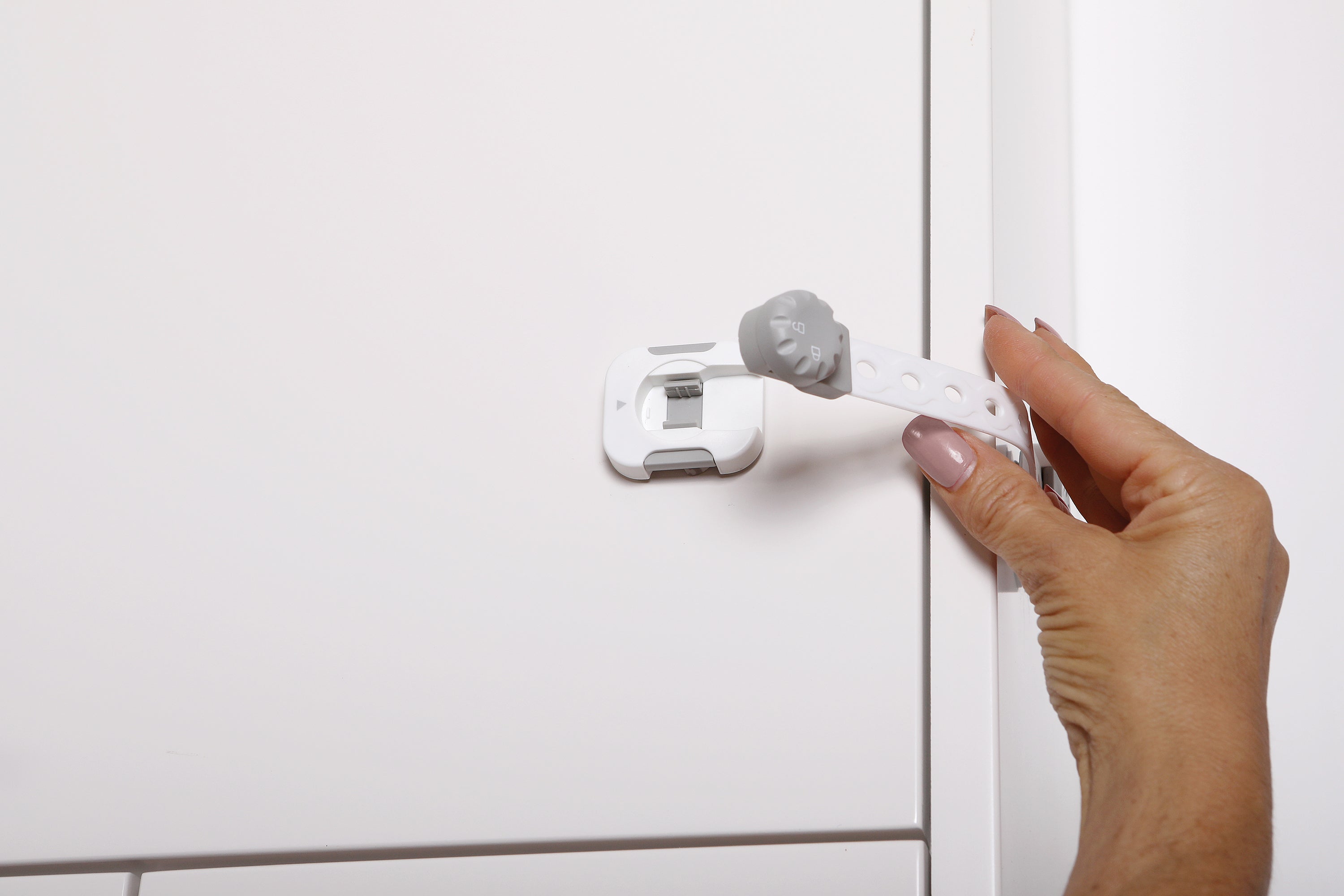 Twist 'N Lock®  Multi-Purpose Adjusta-Latch® - 2 Pack, White / Grey