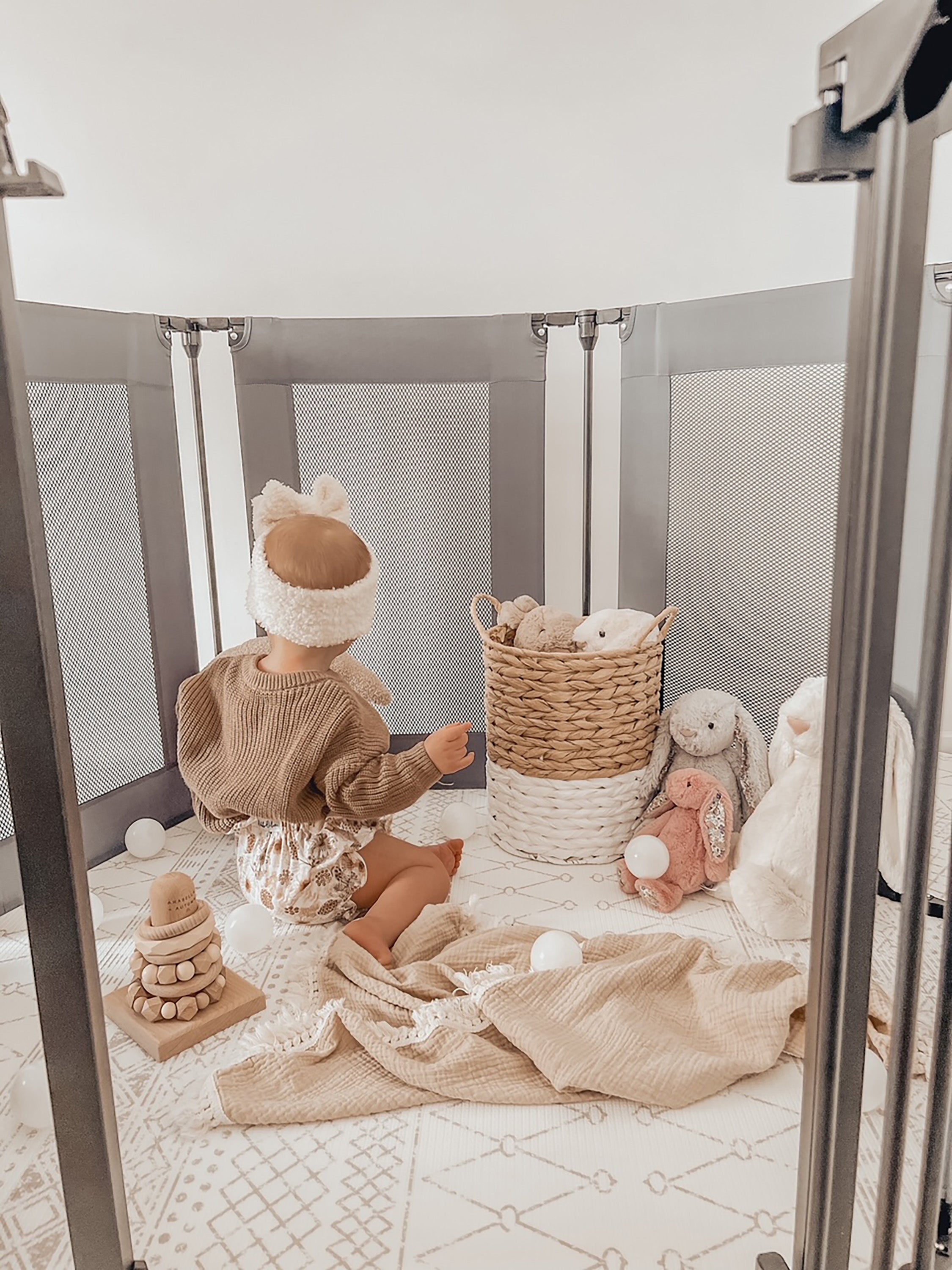 Brooklyn Converta® Play-Pen Gate with Mesh Sides and EZ-Check® Indicator