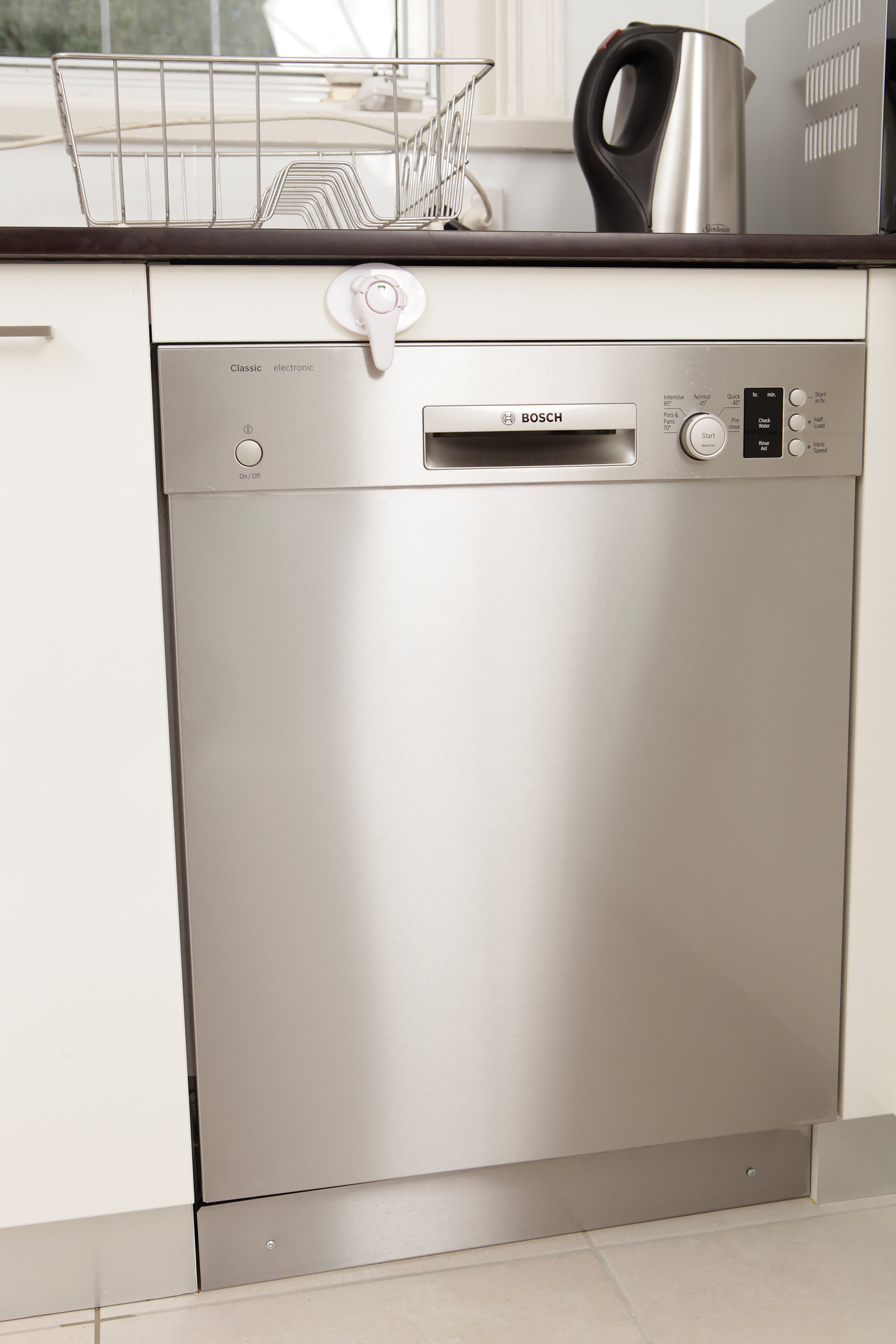 Ezy-Check® Swivel Appliance Latch