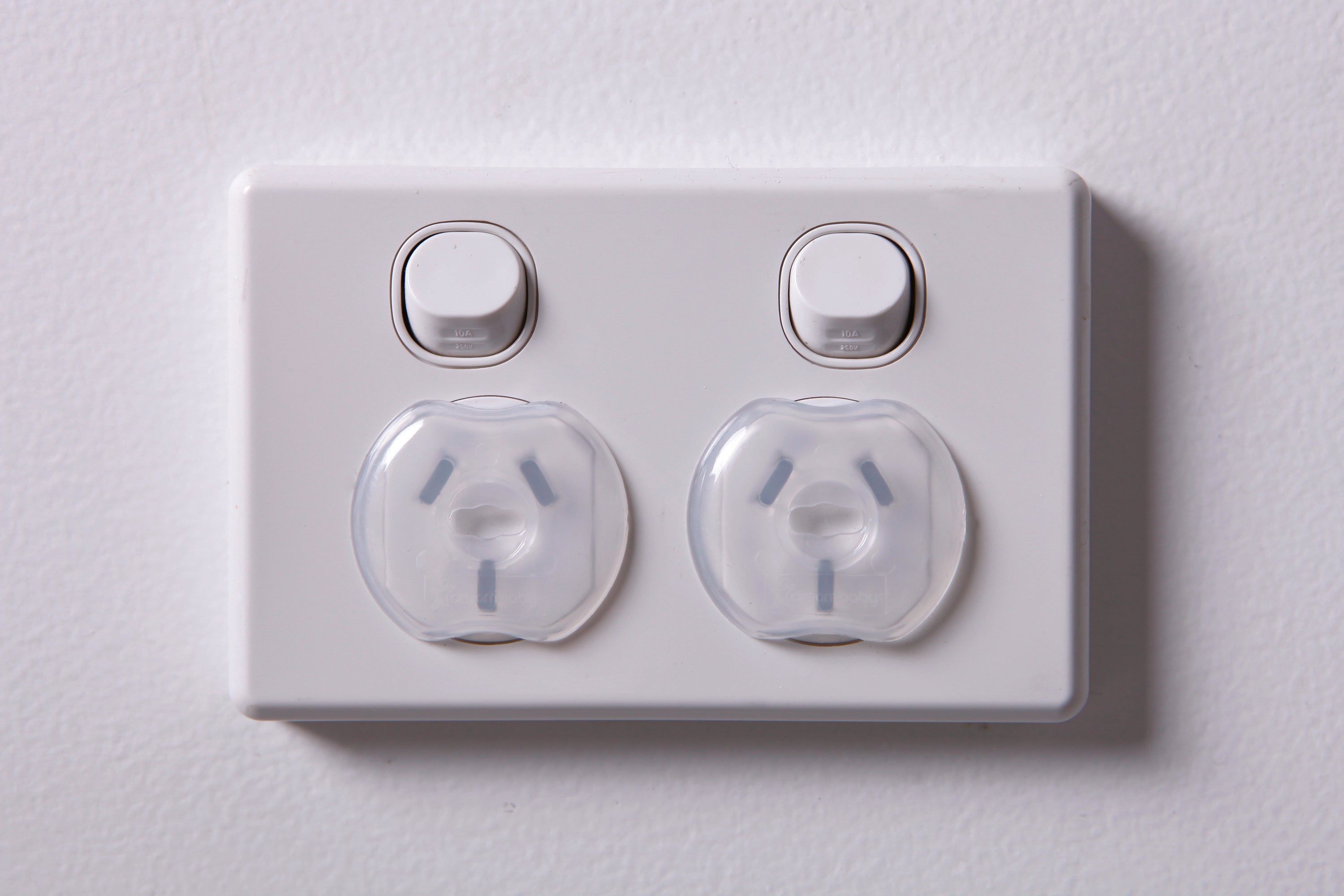 Keyed Outlet Plugs 9 Plugs 3 Keys