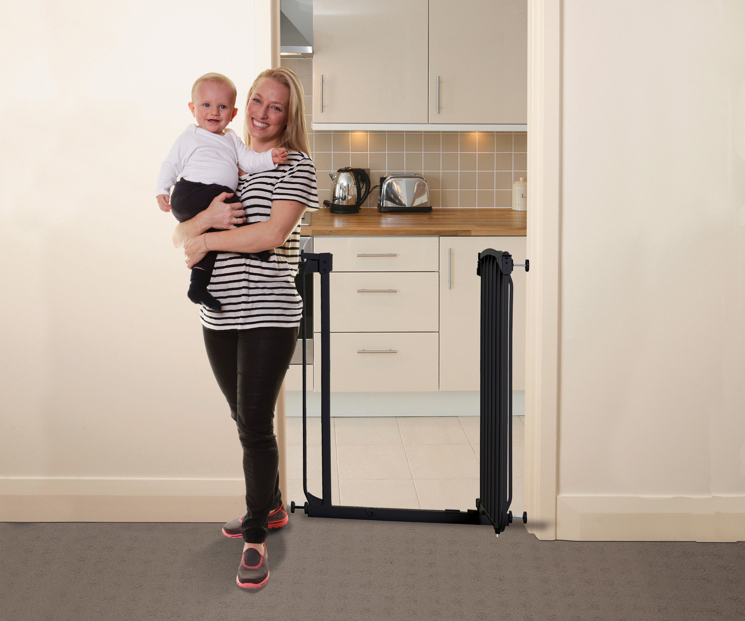 Chelsea Extra Tall 28-32in Auto Close Metal Baby Gate - Black