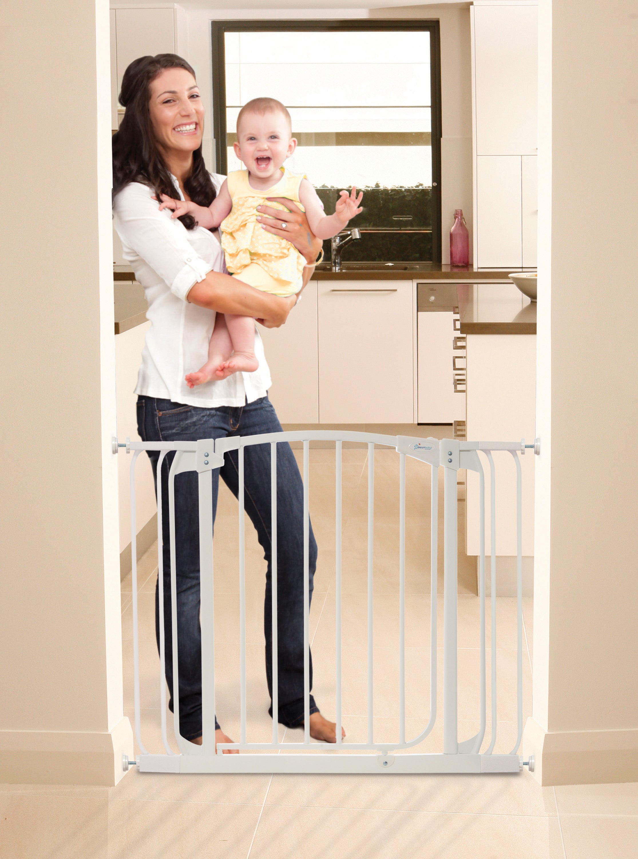 Chelsea 28-39in Auto Close Metal Baby Gate - White