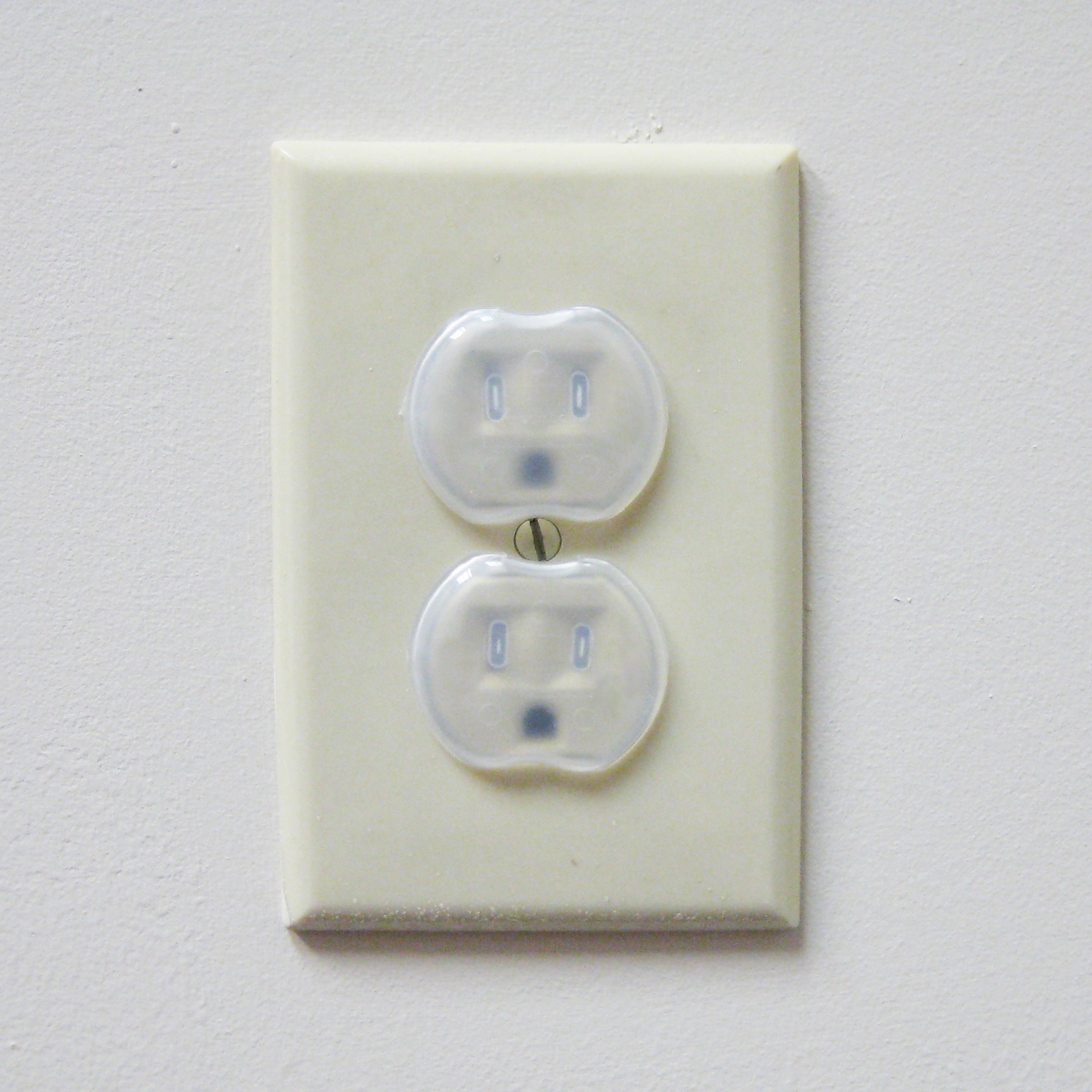 Outlet Plugs - 24 Count