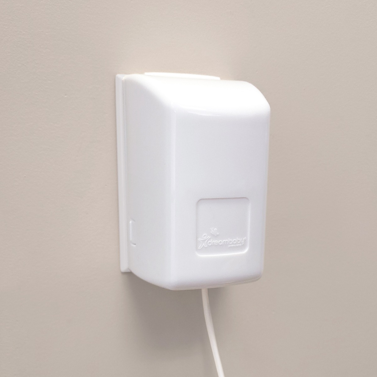 Dreambaby L945 White Outlet Plug Cover